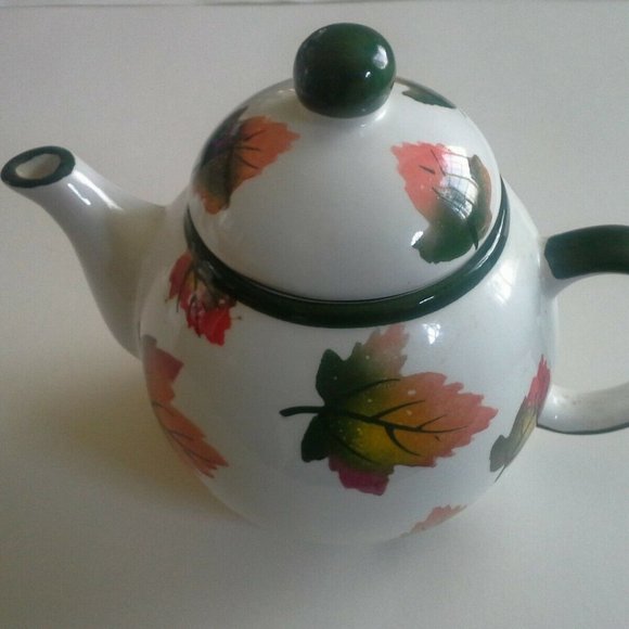 Fall themed Maple leaf Tea pot - Picture 1 of 3